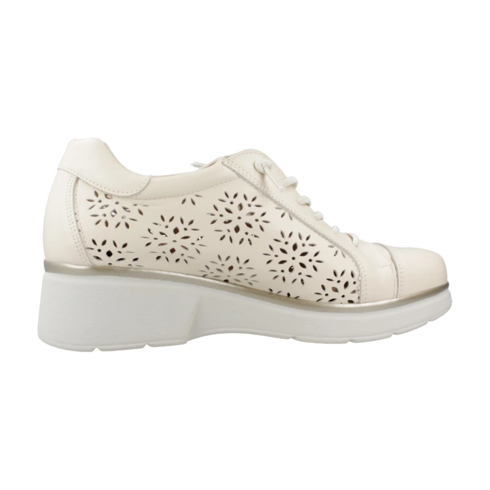 Pitillos Basket Sneakers met Uitsparingen Dames Schoenen Beige