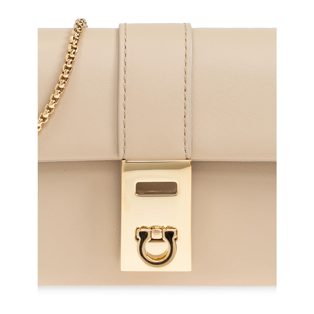 Salvatore Ferragamo Leren portemonnee aan een ketting Beige Dames