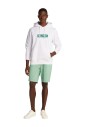 witte-hoodie-met-groen-logo