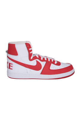 red-sneakers-with-round-toe