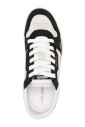 beige-sneakers-med-hammered-texture