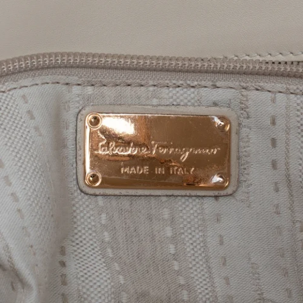 Salvatore Ferragamo Pre-owned Leather totes Beige Dames