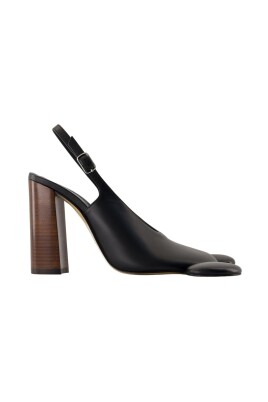 black-leather-ufo-sandals