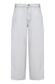 Białe spodnie z szerokimi nogawkami