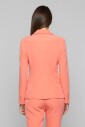 elegante-veste-a-double-boutonnage-avec-revers