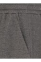 veste-courte-grise-minimaliste
