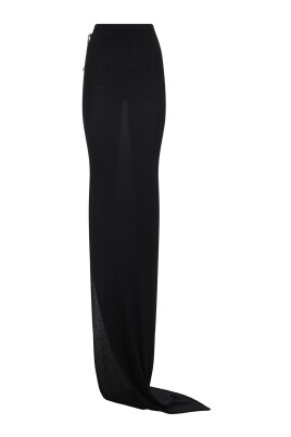 black-skirt-aw25-chic-design