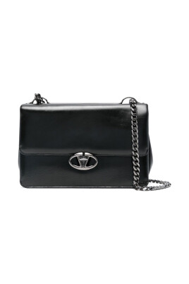 chic-shoulder-bag-with-style