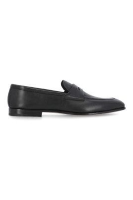 black-leather-loafers-with-round-toe