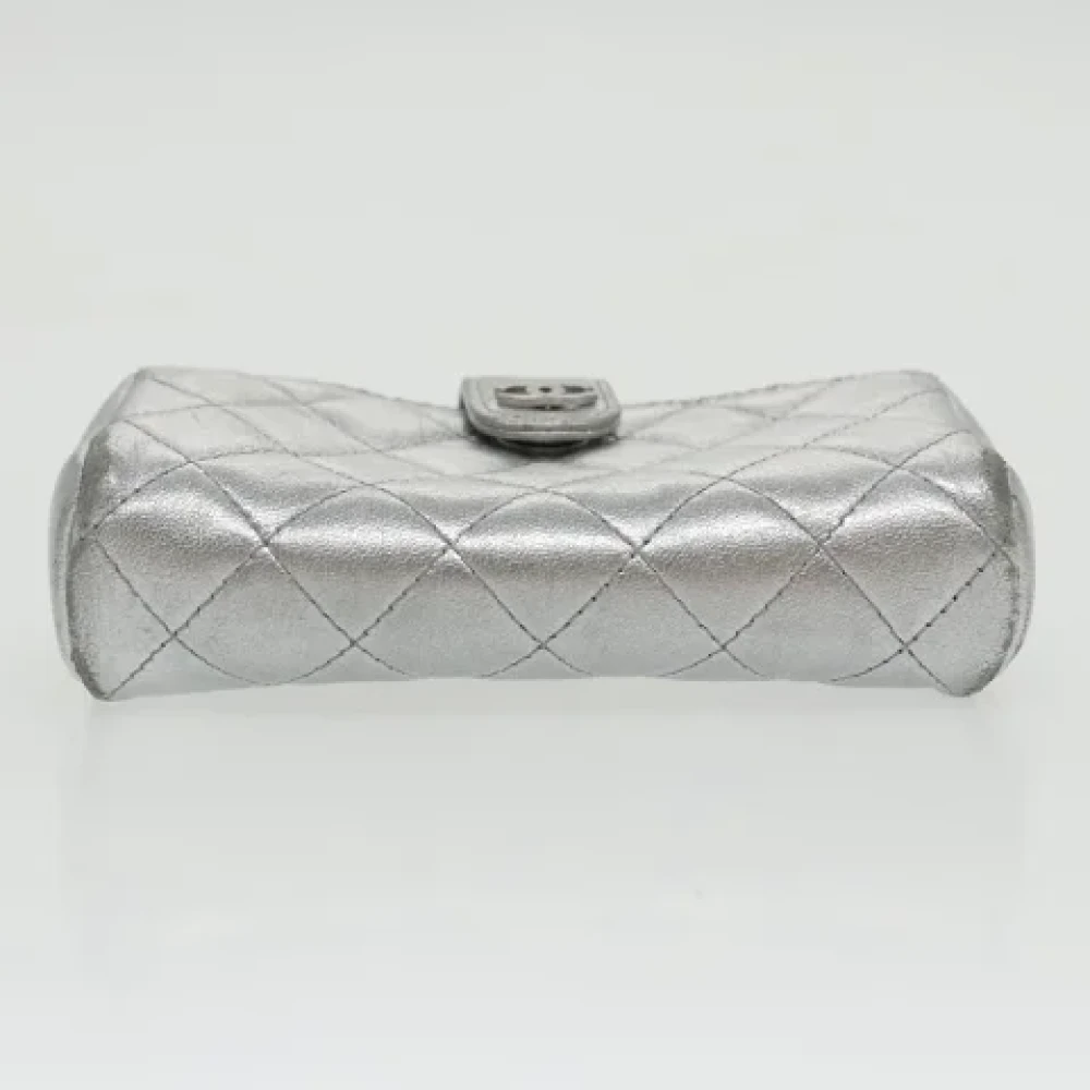 Chanel Vintage Pre-owned Leather clutches Gray Dames