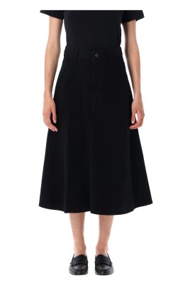 black-flared-skirt-with-pockets