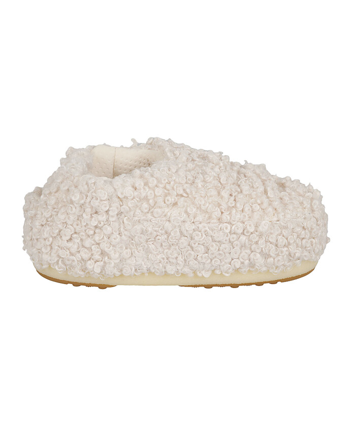 sandales-blanches-avec-bande-bouclee-imitation