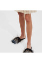 veren-slipper-geborduurde-slip-ons-met-struisvogelveren