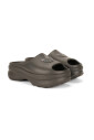 chaussures-plates-noires-style-slide