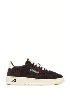 brun-nabuck-medalist-sneaker-for-kvinnor