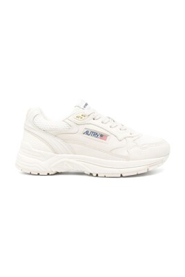 sneakers-blanches-avec-semelle-chunky-en-caoutchouc
