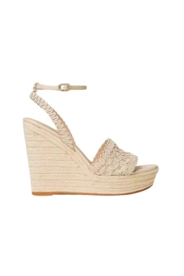 Broderad kilklacksandal
