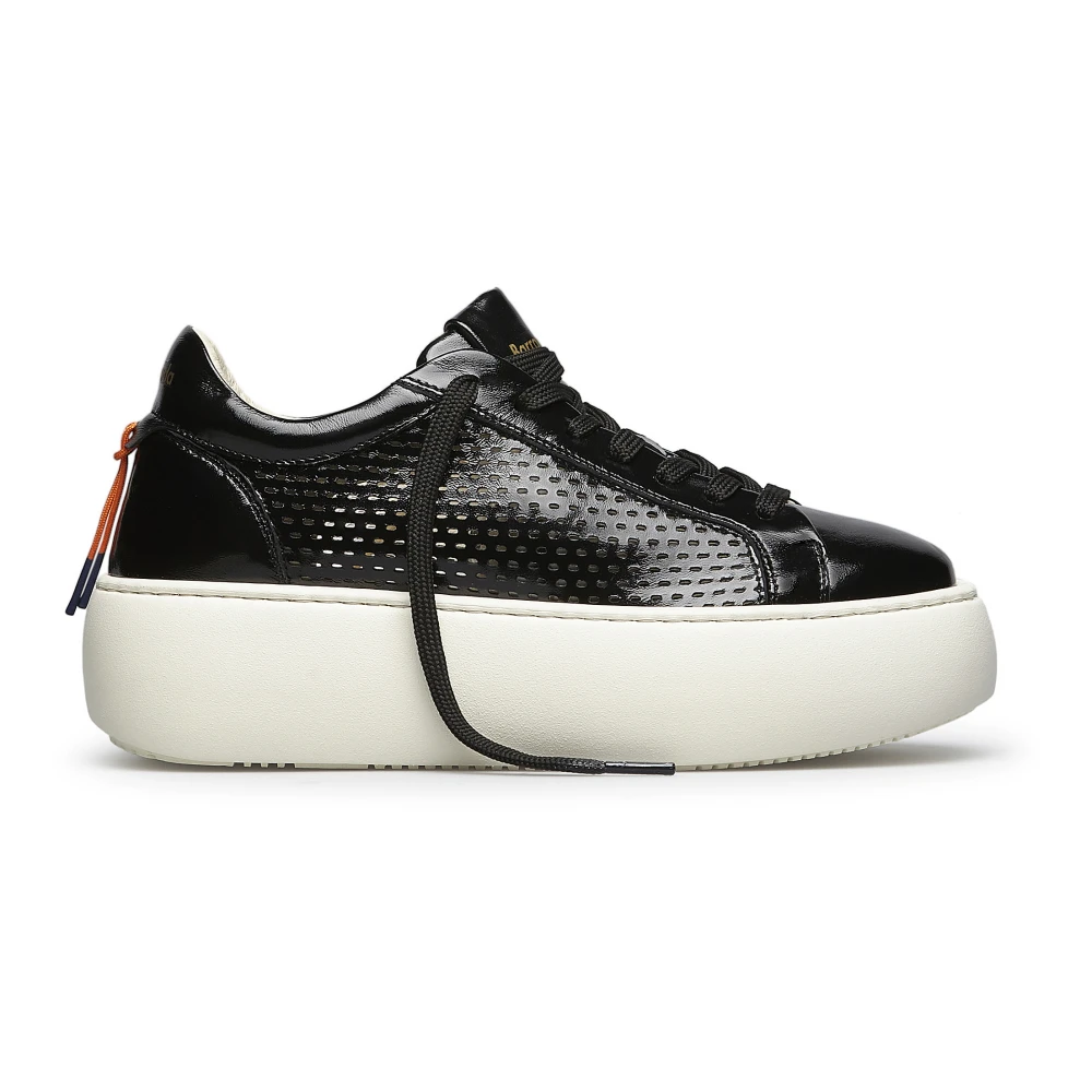 Barracuda Zwarte Sneakers met Geperforeerd Leren Bovenwerk Dames Schoenen