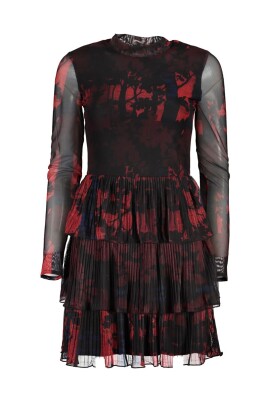 robe-courte-chic-avec-details-contrastes