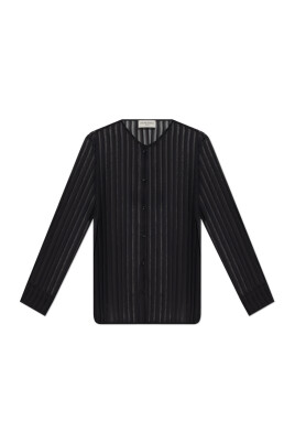shirt-with-stripe-pattern