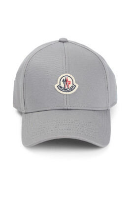 casquette-grise-accessoire-elegant