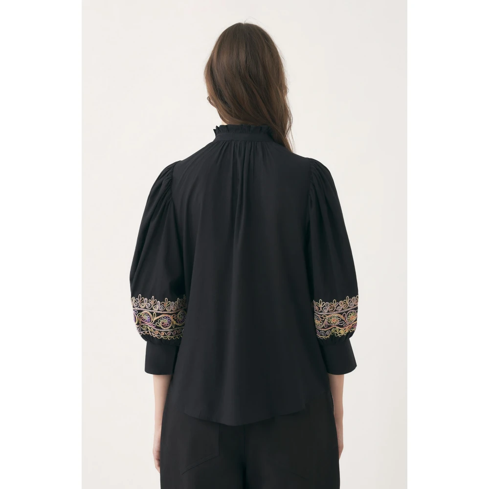 Antik batik Met de hand geborduurde blouse Neil Black Dames