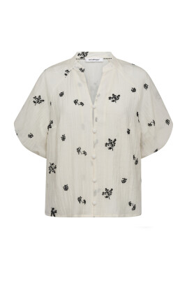 vit-v-ringad-blus-med-puffarmar