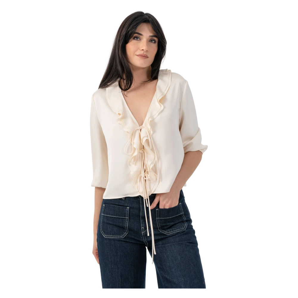 Kocca Vrouw Beige Overhemden Dames, S, Chique Blouse Met Ruches En V-Hals