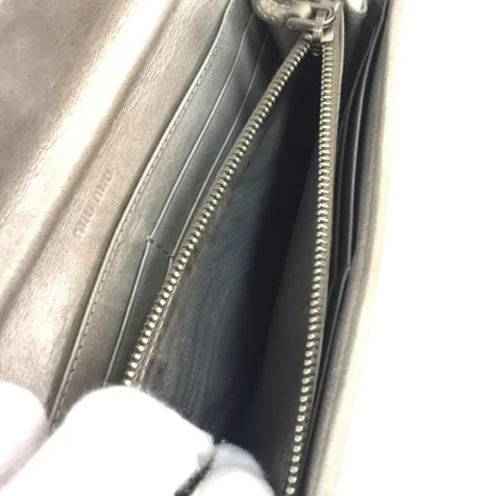 Miu Pre-owned Leather wallets Gray Dames