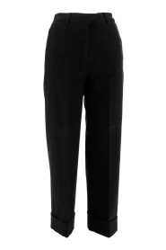 Trousers made of cotton High elasticated waist Hook and eye with concealed zip fastening Straight leg Side pockets Back welt pockets Bottom flap Czarny Made in Italy Composition: 98% cotton, 2% elastane