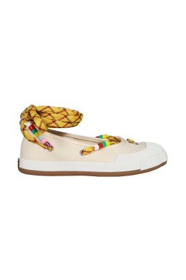 crossed-laces-ballet-flats