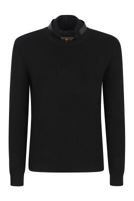 pull-noir-avec-col-montant
