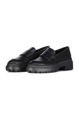 soft-leather-loafers-with-elegant-stitching