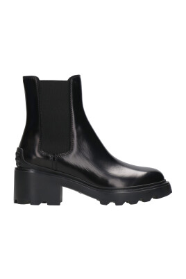black-leather-ankle-boots-with-elastic-inserts