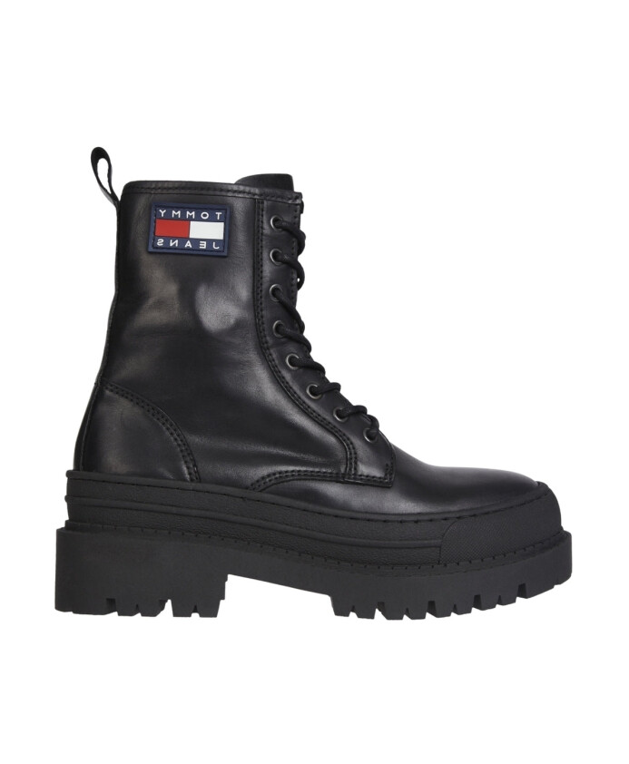bottines-noires-a-lacets