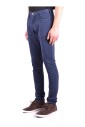 jeans-en-denim-classiques-pour-un-usage-quotidien