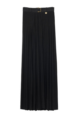 black-pleated-skirt-with-logo-charm