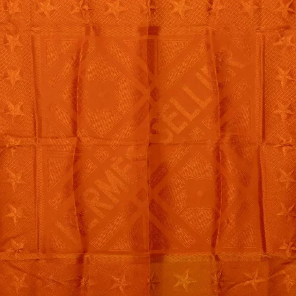 Hermès Vintage Pre-owned Silk scarves Orange Dames
