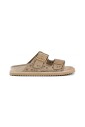 sandales-a-clous-et-boucles-en-daim