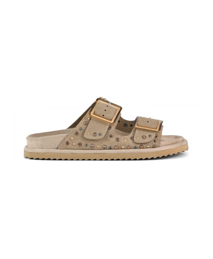 sandales-a-clous-et-boucles-en-daim
