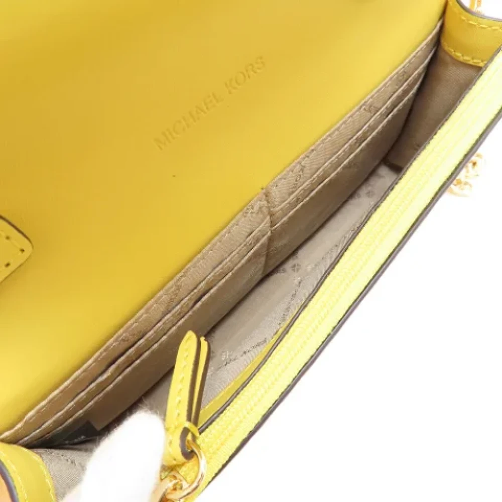 Michael Kors Pre-owned Leather shoulder-bags Yellow Dames