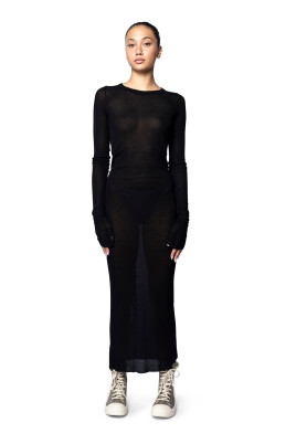 robe-noire-a-manches-longues-cotelee