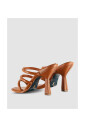 sandales-en-cuir-cloutees