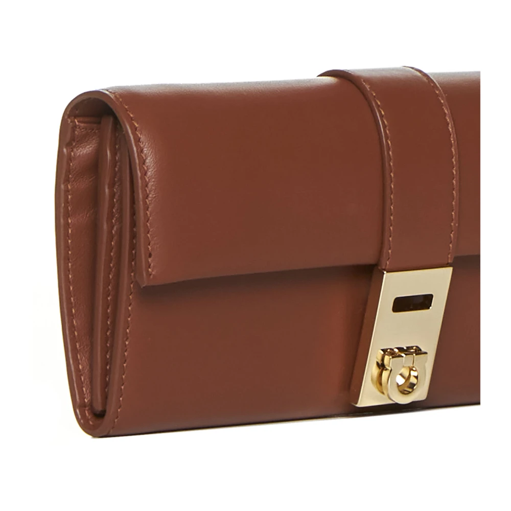 Salvatore Ferragamo Stijlvolle Tassen Collectie Brown Dames