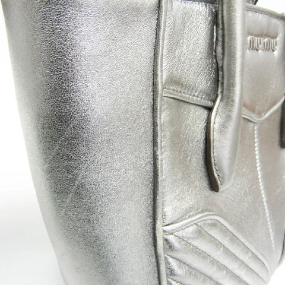 Miu Pre-owned Leather handbags Gray Dames