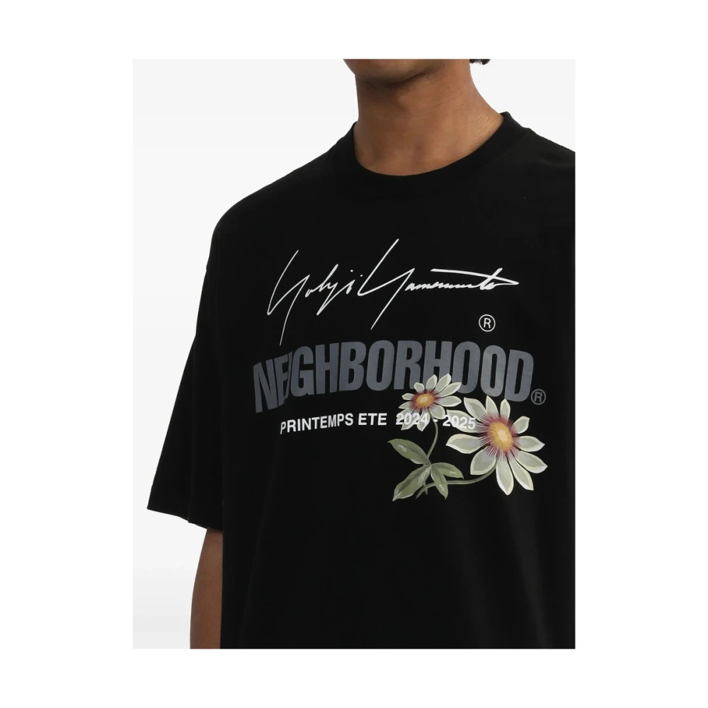 Yohji Yamamoto Zwart Bloemen Logo Print Ronde Hals Black Heren