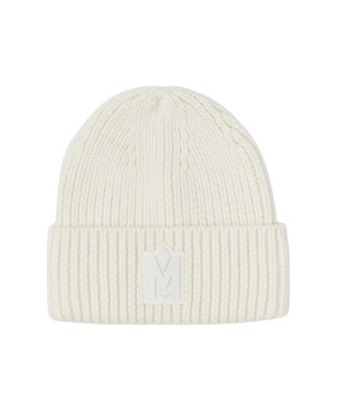 tuque-tricotee-a-la-main-avec-revers-cotele