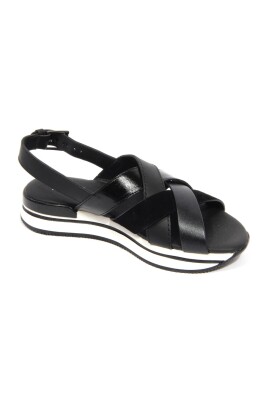 crossed-straps-sandal