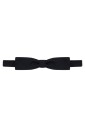 cravate-noire-elegante-en-soie