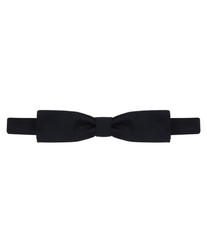 cravate-noire-elegante-en-soie